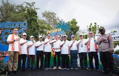 Menparekraf Sandiaga Uno saat membuka Pesona Belitung Beach Festival 2022 di kawasan pantai Tanjung Pendam, Belitung, Kepulauan Bangka Belitung.