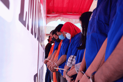 Sejumlah barang bukti narkoba berbagai jenis dan para tersangka dihadirkan dalam pemusnahan narkoba di Mapolda Sulsel, Makassar, Rabu (10/8/2022).