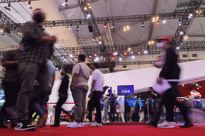 Pengunjung memadati pameran otomotif GAIKINDO Indonesia International Auto Show (GIIAS) 2022 di Indonesia Convention Centre (ICE) BSD City, Tangerang.