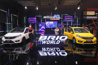 Pengunjung memadati pameran otomotif GAIKINDO Indonesia International Auto Show (GIIAS) 2022 di Indonesia Convention Centre (ICE) BSD City, Tangerang.