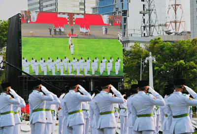 Presiden Joko Widodo mengukuhkan 68 pelajar SMA menjadi anggota Pasukan Pengibar Bendara Pusaka (Paskibraka) Tahun 2022.