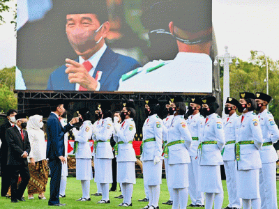 Presiden Joko Widodo mengukuhkan 68 pelajar SMA menjadi anggota Pasukan Pengibar Bendara Pusaka (Paskibraka) Tahun 2022.