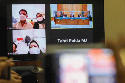 Suami Nirina Zubir, Ernest Fardiyan Syarif saat menghadiri sidang putusan kasus kasus mafia tanah di Pengadilan Negeri Jakarta Barat, Selasa (16/8/2022).
