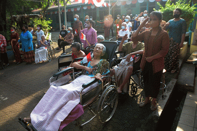 HUT ke-77 Kemerdekaan Republik Indonesia di Panti Werda Pengayoman Jalan Singosari Timur 2 Semarang, Semarang, Jawa Tengah, Rabu (17/8/2022).