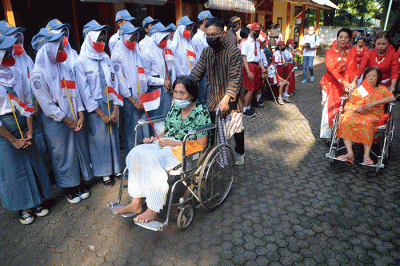 HUT ke-77 Kemerdekaan Republik Indonesia di Panti Werda Pengayoman Jalan Singosari Timur 2 Semarang, Semarang, Jawa Tengah, Rabu (17/8/2022).
