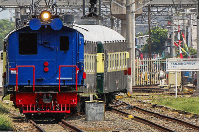 Kedatangan kereta Djoko Kendil dalam kegiatan Kereta Bersejarah Menyapa pengunjung di Stasiun Tanjung Priuk, Rabu (17/8/2022).