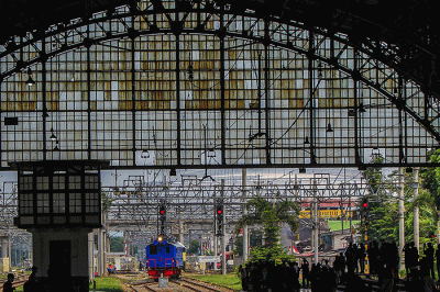 Kedatangan kereta Djoko Kendil dalam kegiatan Kereta Bersejarah Menyapa pengunjung di Stasiun Tanjung Priuk, Rabu (17/8/2022).