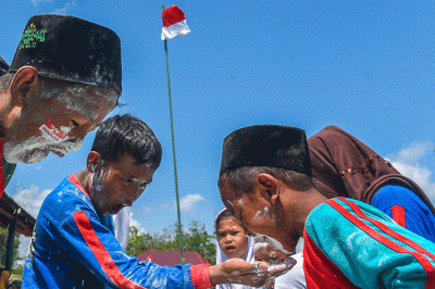 Warga Dusun IV Desa Saluran, Kecamatan Talang Kelapa, Kabupaten Banyuasin, Sumatera Selatan dengan semangat mengikuti berbagai lomba.