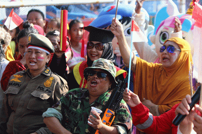 Warga mengikuti pawai hari kemerdekaan di Pulau Panggang, Kepulauan Seribu Utara, provinsi DKI Jakarta, Rabu (17/8/2022).