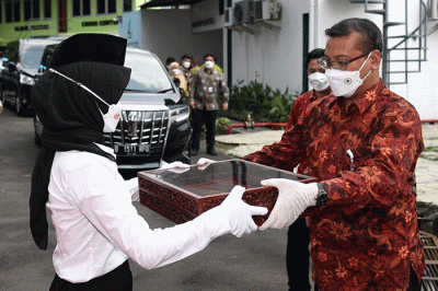 Sekretariat Presiden mengembalikan naskah asli teks proklamasi tulisan tangan sang proklamator Ir. Soekarno kepada Arsip Nasional Republik Indonesia (ANRI).