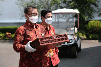Sekretariat Presiden mengembalikan naskah asli teks proklamasi tulisan tangan sang proklamator Ir. Soekarno kepada Arsip Nasional Republik Indonesia (ANRI).