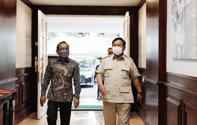 Menteri Pertahanan Prabowo Subianto menerima kunjungan Menteri Sekretaris Negara Pratikno di Kementerian Pertahanan RI, Jakarta, Kamis (18/8/2022).