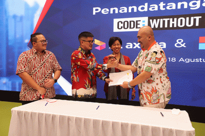 Penandatanganan kerja sama PT XL Axiata Tbk dengan Microsoft Indonesia di Jakarta, Kamis (18/8/2022).