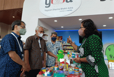 UMKM binaan YDBA, ABC Woodentoys di booth YDBA dalam Pameran Gaikindo Indonesia International Auto Show (GIIAS) yang digelar 11 – 21 Agustus 2022 di ICE BSD.
