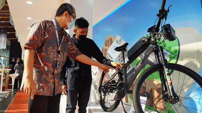 UMKM binaan YDBA, ABC Woodentoys di booth YDBA dalam Pameran Gaikindo Indonesia International Auto Show (GIIAS) yang digelar 11 – 21 Agustus 2022 di ICE BSD.