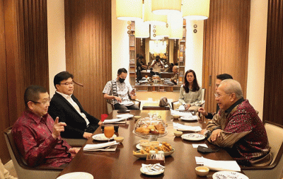 Executive Chairman MNC Group Hary Tanoesoedibjo (kiri) Menggelar Pertemuan dengan Menteri Komunikasi dan Multimedia Malaysia.