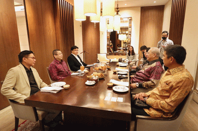Executive Chairman MNC Group Hary Tanoesoedibjo (kiri) Menggelar Pertemuan dengan Menteri Komunikasi dan Multimedia Malaysia.
