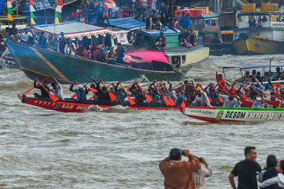 Final lomba perahu bidar tradisional dalam rangka HUT ke-77 Kemerdekaan RI berlangsung seru dan disaksikan ribuan warga.