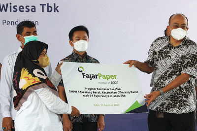Peresmian dan serah terima renovasi sekolah di SMPN 4 Cikarang Barat, Kabupaten Bekasi, Jawa Barat, Rabu (24/8/2022).