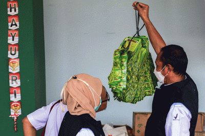 Sebanyak 323 item produk senilai Rp 179 juta lebih dimusnahkan di halaman Kantor Balai Besar Pengawasan Obat dan Makanan (BB POM) Palembang.