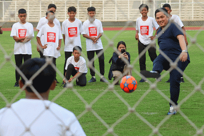 Dengan program ini diharapkan dapat menginspirasi para talenta muda untuk menjadi versi terbaik mereka dalam olahraga sepak bola.