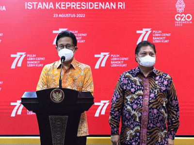 Menko bidang Perekonomian Airlangga Hartarto dalam keterangannya usai melakukan rapat terbatas yang dipimpin oleh Presiden Joko Widodo di Istana Merdeka.