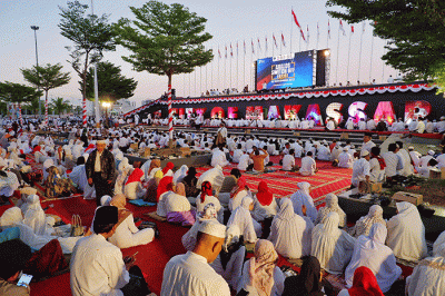 Gerakan Analog Switch Off (ASO) usai menunaikan shalat subuh berjamaah di Anjungan City of Makassar, Selasa (23/8/2022).