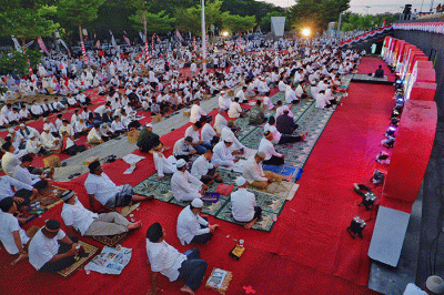 Gerakan Analog Switch Off (ASO) usai menunaikan shalat subuh berjamaah di Anjungan City of Makassar, Selasa (23/8/2022).
