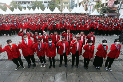 Pengenalan Kehidupan Kampus Bagi Mahasiswa Baru (PKKMB) 2022, di halaman Kampus Untag Surabaya, Jawa Timur.