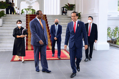 Presiden Joko Widodo dan Raja Eswatini, Mswati III, menyaksikan penandatanganan nota kesepahaman perkuatan kerja sama bilateral antara kedua negara.