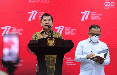 Menteri Perencanaan Pembangunan Nasional (PPN)/Kepala Bappenas, Suharso Monoarfa memberikan keterangan pers usai mengikuti rapat terbatas.