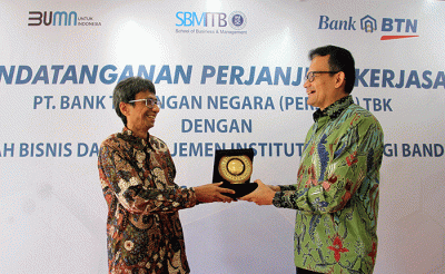 Penandatanganan Perjanjian Kerja sama antara Bank BTN dan SBM-ITB.