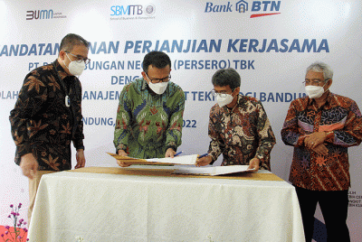 Penandatanganan Perjanjian Kerja sama antara Bank BTN dan SBM-ITB.