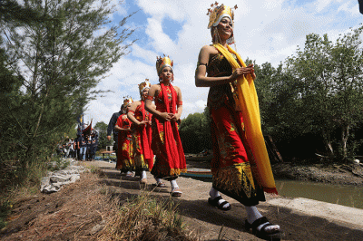 Kegiatan spektakuler Kenduri Bahari (Kendalikan, Lindungi dan Lestarikan), di Banyuwangi, Jawa Timur, Minggu (28/8/2022).
