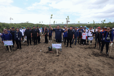 Kegiatan spektakuler Kenduri Bahari (Kendalikan, Lindungi dan Lestarikan), di Banyuwangi, Jawa Timur, Minggu (28/8/2022).