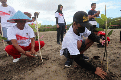 Kegiatan spektakuler Kenduri Bahari (Kendalikan, Lindungi dan Lestarikan), di Banyuwangi, Jawa Timur, Minggu (28/8/2022).
