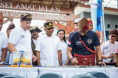 Menparekraf Sandiaga Salahuddin Uno meminta agar pelaku pariwisata dan masyarakat di Desa Wisata Pulau Pahawang Lampung fokus untuk mengembangkan potensi alam.