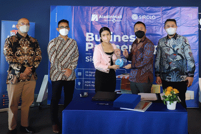 Penandatanganan Memorandum of Understanding (MoU) Aladin Mall by Mister Aladin dengan Sirclo di Park Hyatt, Kebon Sirih, Jakarta, Senin (29/8/2022).