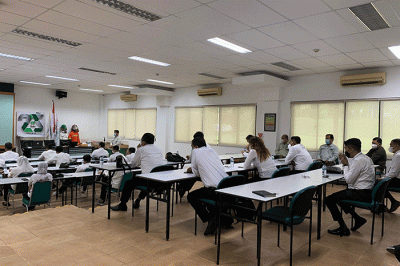 Pihak PPLI dalam tournya juga menyampaikan alur dari awal bagaimana proses menerima limbah B3.