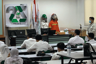 Pihak PPLI dalam tournya juga menyampaikan alur dari awal bagaimana proses menerima limbah B3.