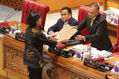 Menteri Keuangan Sri Mulyani saat rapat paripurna DPR ke-3 masa persidangan I tahun 2022-2023 di kompleks Parlemen, Senayan, Jakarta, Selasa (30/8/2022).