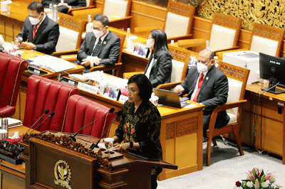 Menteri Keuangan Sri Mulyani saat rapat paripurna DPR ke-3 masa persidangan I tahun 2022-2023 di kompleks Parlemen, Senayan, Jakarta, Selasa (30/8/2022).