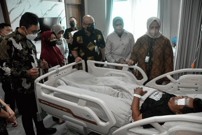 BP Jamsostek memastikan korban mendapatkan perawatan tanpa batas biaya, Santunan Sementara Tidak Mampu Bekerja (STMB) sebesar 100%.