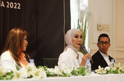 Ajang kecantikan ini menampilkan para perempuan Indonesia yang sudah menikah dengan usia minimal 27 tahun.