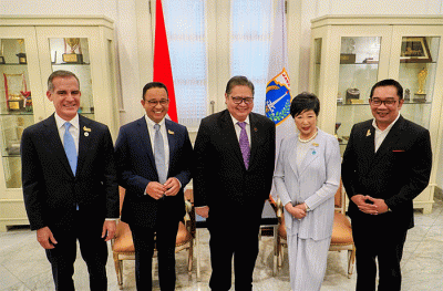 Penyerahan Komunike Urban 20 juga disaksikan oleh para delegasi negara-negara yang tergabung dalam Urban 20.