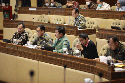 Menteri ATR/BPN Hadi Tjahjanto saat mengikuti rapat kerja dengan Komisi II DPR di Kompleks Parlemen, Senayan, Jakarta, Kamis (1/9/2022).