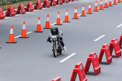 Sejumlah peserta saat mengikuti gelaran Street Race Polda Metro Jaya (PMJ) di Jalan Benyamin Sueb, Kemayoran, Jakarta Pusat, Sabtu (3/9/2022).