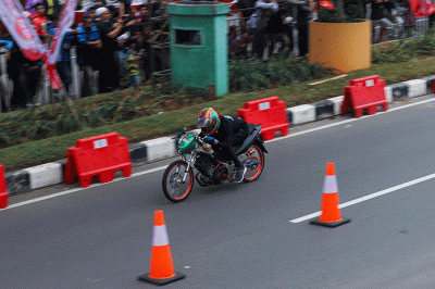 Sejumlah peserta saat mengikuti gelaran Street Race Polda Metro Jaya (PMJ) di Jalan Benyamin Sueb, Kemayoran, Jakarta Pusat, Sabtu (3/9/2022).