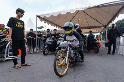 Sejumlah peserta saat mengikuti gelaran Street Race Polda Metro Jaya (PMJ) di Jalan Benyamin Sueb, Kemayoran, Jakarta Pusat, Sabtu (3/9/2022).