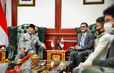 Menteri Pertahanan Prabowo Subianto menerima kunjungan Menteri Transformasi Digital Jepang Taro Kono di Kementerian Pertahanan, Jakarta, Jumat (2/9/2022).